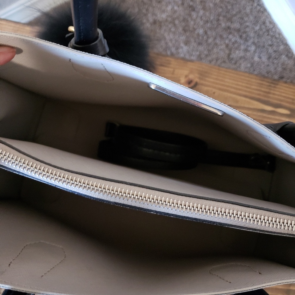 $$Final Sale$$ Michael Kors Large Mercer Tote - Picture 7 of 7